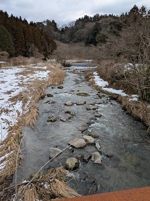 ֋
